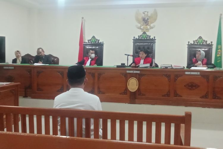 Sidang kasus uang palsu sindikat UIN Alauddin Makassar digelar di pengadilan negeri (PN) Sungguminasa, Kabupaten Gowa, Sulawesi Selatan. Jumat, (25/7/2025).