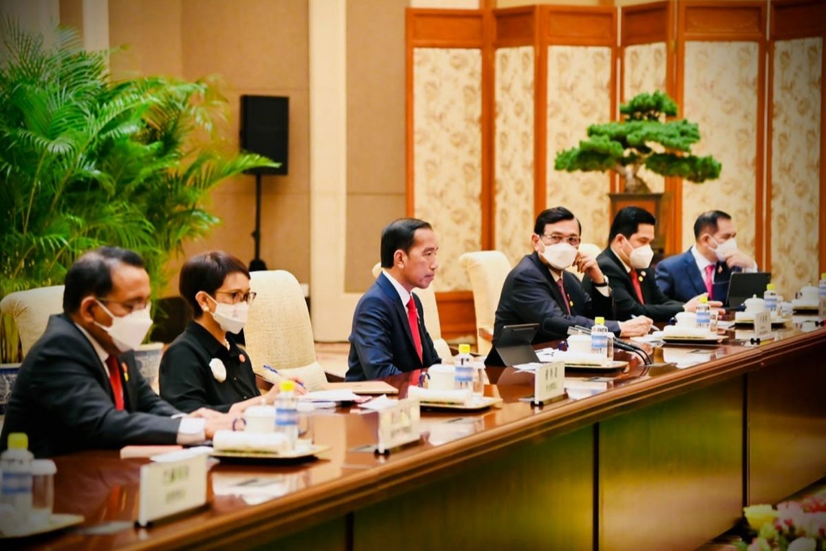 Suasana ketika Presiden Joko Widodo melakukan pertemuan bilateral dengan Presiden China, Xi Jinping di Villa 14, Diaoyutai State Guesthouse, Beijing, Selasa sore (26/7/2022).