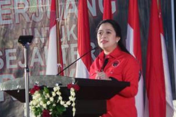 Ketua DPP PDI Perjuangan Puan Maharani memberikan sambutan pada Rapat Kerja Nasional IV PDI-P di Semarang, Jawa Tengah, Jumat 919/9/2014).