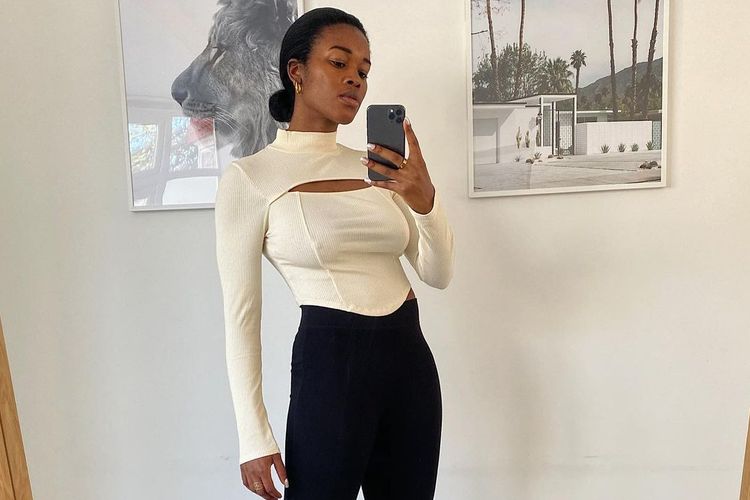 Crop top untuk tubuh tinggi atletis