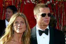 Brad Pitt Datang ke Pesta Natal Jennifer Aniston