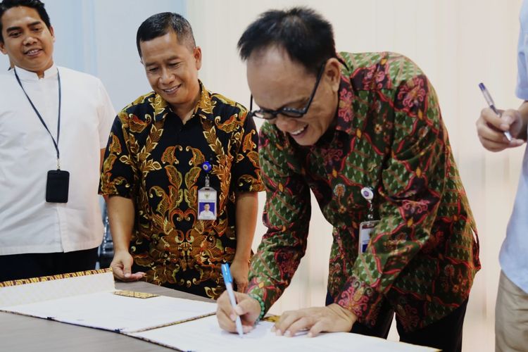 Daihatsu hibahkan 1 unit mobil ke Direktorat Jenderal Perhubungan Darat Kementerian Perhubungan