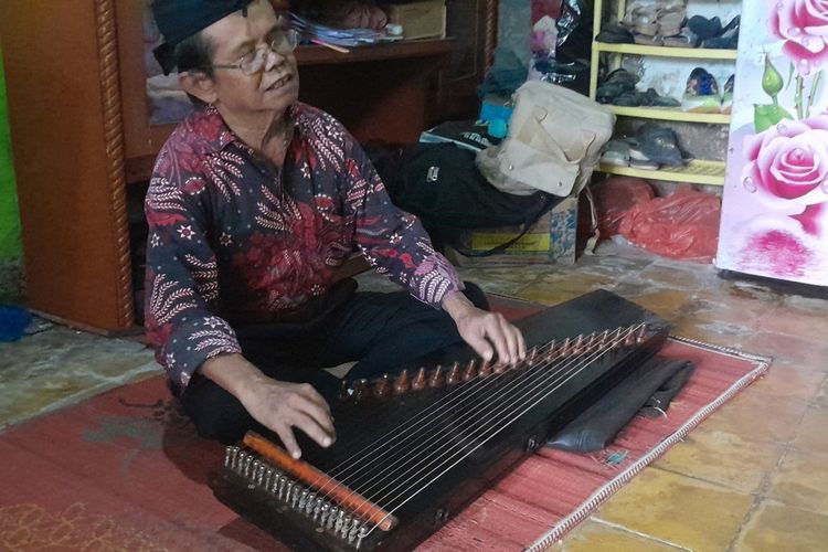 Kisah Ocim, Seniman Karawang yang Puluhan Tahun Setia Lestarikan Kacapi Jeletot