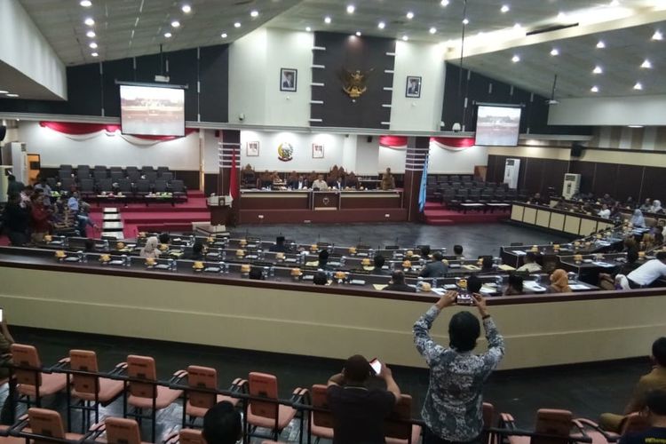 Sidang paripurna DPRD Sulawesi Selatan yang menyetujui penggunaan hak angket untuk pemeritahan gubernur Sulsel Nurdin Abdullah di ruang paripurna DPRD Sulsel di Jalan Urip Sumoharjo, Makassar, Senin (24/6/2019).