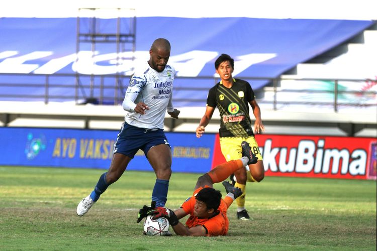 Aksi penyerang Persib Bandung, David Da Silva, pada laga Liga 1 2021-2022 kontra Barito Putera di Stadion Kapten I Wayan Dipta, Kamis (31/3/2022).