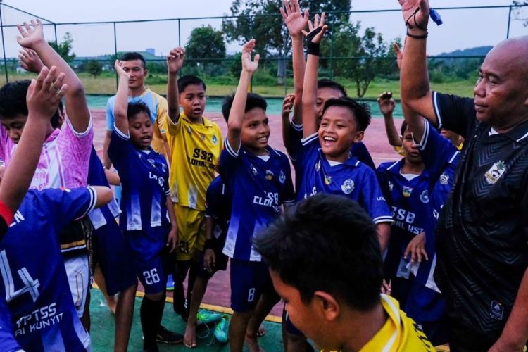 Dari Lapangan Desa, 60 Bocah Solok Selatan Kejar Mimpi Menjadi Pemain Sepak Bola