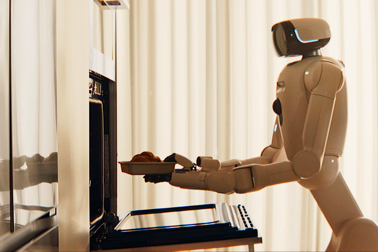 CLOiD tampil sebagai robot humanoid dengan dua lengan robotik yang memiliki sendi bahu, siku, dan pergelangan tangan. 
