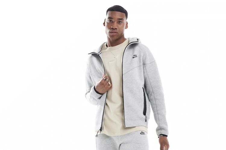 Nike Tech Fleece full zip tracksuit yang dikenakan Nicolas Maduro saat penangkapan