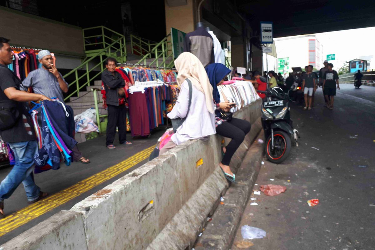 Suasana Jalanan Blok B Tanah Abang, Jumat (22/6/2018)
