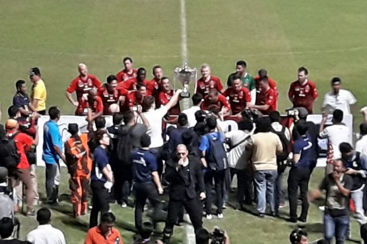 Liverpool Masters menjuarai Balikpapan Masters Cup yang diselenggarakan di Stadion Batakan, Minggu (5/11/2017).