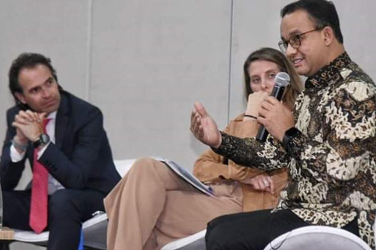Gubernur DKI Jakarta Anies Baswedan saat jadi pembicara di World Cities Summit Mayor Forum (WCSMF), Kolombia