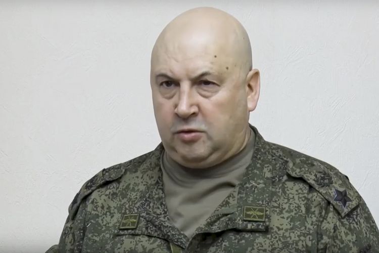 Sergei Surovikin yang dijuluki Jenderal Armageddon oleh media Rusia karena dikenal bengis, saat tampil di video yang dirilis Layanan Pers Kementerian Pertahanan Rusia, 9 November 2022.