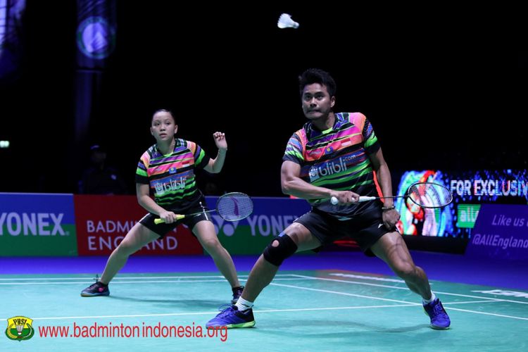 Pasangan ganda campuran Indonesia Tontowi Ahmad/Winny Oktavina Kandow saat tampil di All England 2019, 8 Maret 2019. 
