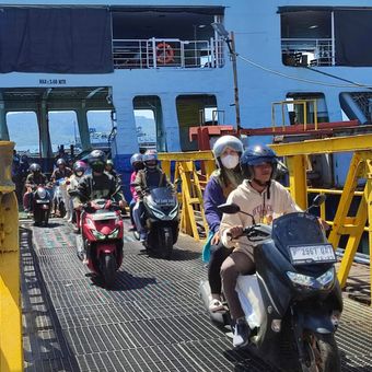 Pelabuhan Banyuwangi ke Bali yakni Ketapang Gilimanuk. Pelabuhan Penyeberangan Banyuwangi ke Bali dilayani kapal ASDP.