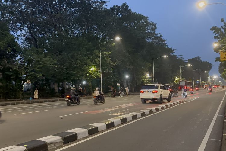 Massa Demo Mahasiswa Bubar, Jalan Medan Merdeka Selatan Kembali Dibuka