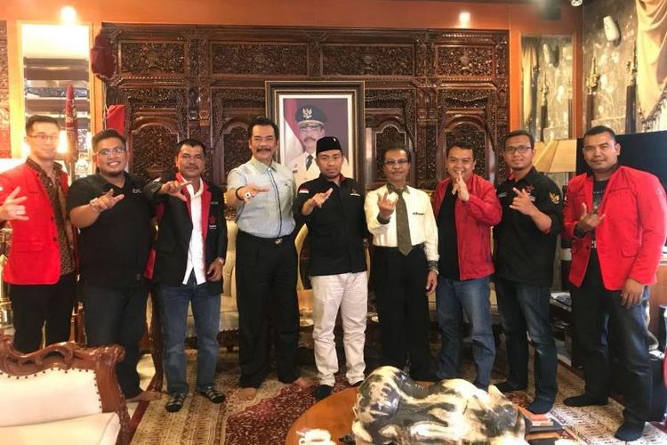  Rakernas Repdem di Batam, dimaksudkan untuk fokus membahas langkah taktis dan strategis organisasi dalam menyusun program kerja menghadapi tahun tahun politik untuk terlibat aktif membantu memenangkan PDI Perjuangan dalam setiap kegiatan politik nasional.