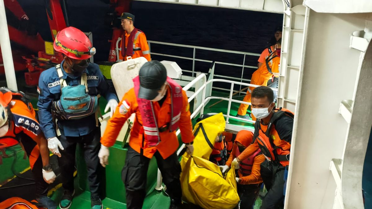 Update on KM Virgo Victim Search: Dive Team Recovers Three Bodies at 24 Meters Depth - GoKompas