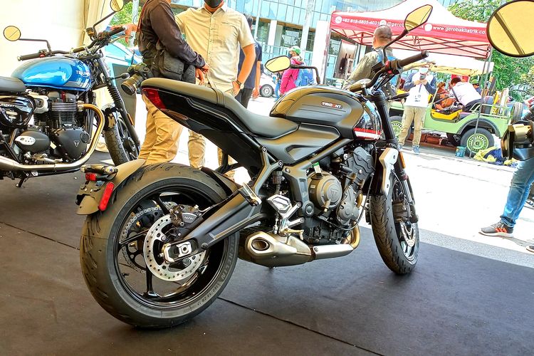 Triumph Trident mejeng di IAM x IIMS Motobike Show