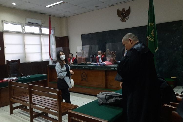 Terdakwa Ayu Thalia menjalani sidang beragendakan pembacaan vonis di Pengadilan Negeri (PN) Jakarta Utara, Kamis (5/1/2023). 