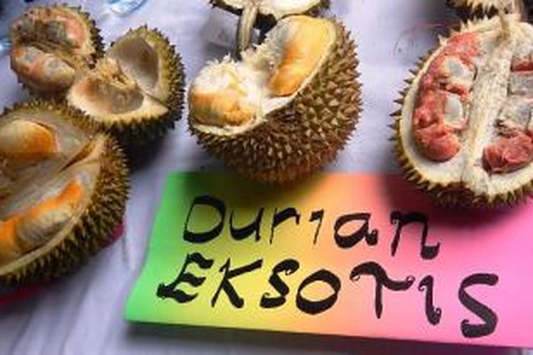 Durian berwarna merah dengan rasa legit manis dan gurih dari Banyuwangi, Jawa Timur.