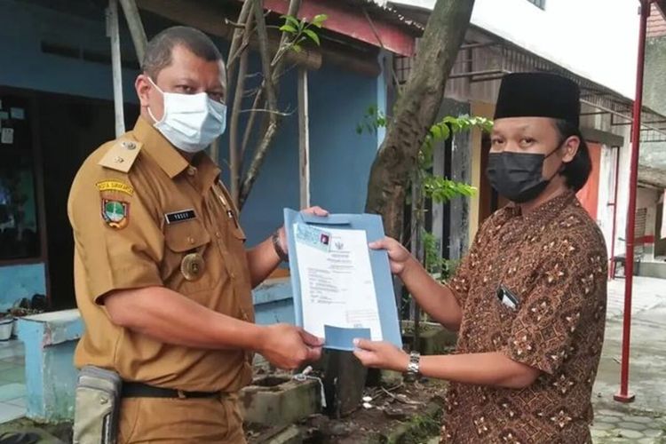 Proses penyerapan Akta Kematian kekeluargaan warga yang meninggal dunia di Kota Solo, Jawa Tengah