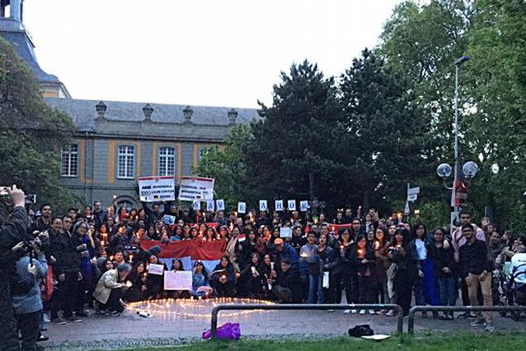 Hari Minggu (14/05) di lapangan Kaiserplatz, Bonn, Nordrhein Westfalen, Jerman, seratusan warga Indonesia berkumpul bersama dalam aksi mendukung Bhinneka Tunggal Ika.