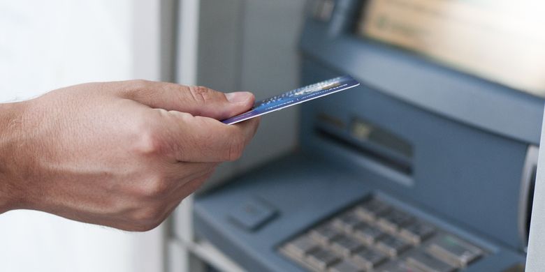 Ilustrasi ATM. Cara buka blokir kartu ATM BRI. Cara buka blokir kartu ATM BRI secara online.
