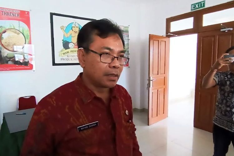 Kepala Distanpangan Bali, I Wayan Sunada saat mengumumkan adanya penambahan kasus PMK di Bali pada Selasa (5/7/2022). / Yohanes Valdi Seriang Ginta