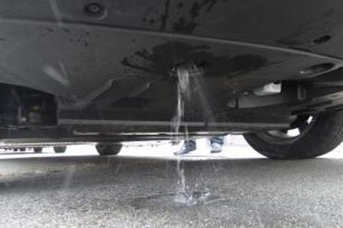 Air yang keluar dari saluran buang Toyota Mirai