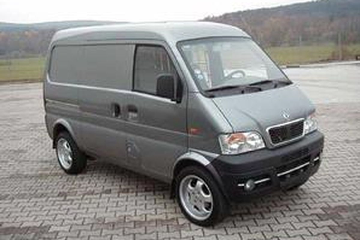 Sokon MPV buatan China.