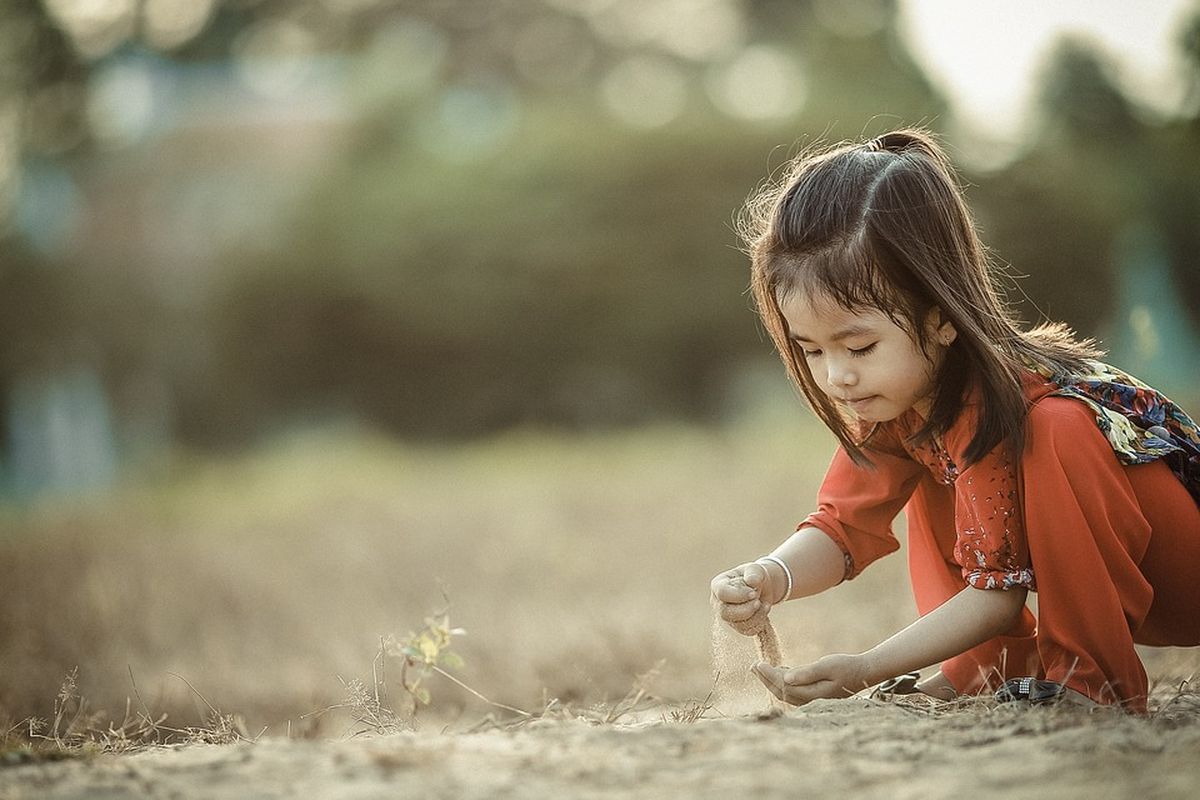 Ilustrasi anak bermain