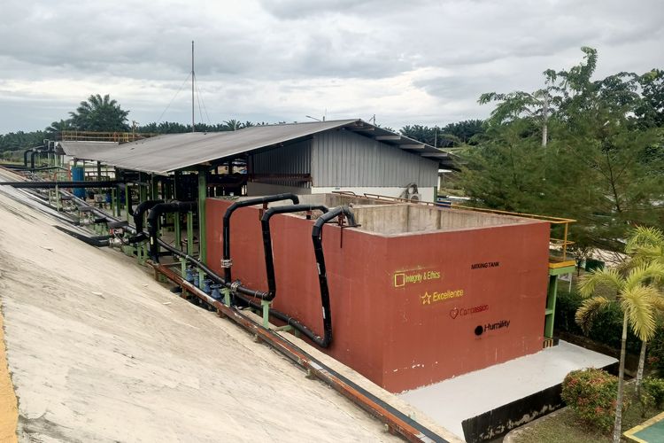 Mixing Tank berfungsi untuk menyeragamkan pH dan kandungan lain dalam limbah cair industri kelapa sawit agar bakteri tidak mati selama proses penangkapan gas metana dalam Biodigester.