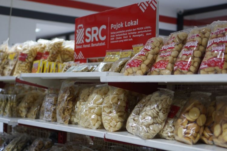 Pojok Lokal, ruang khusus bagi UKM di sekitar toko-toko SRC yang tersebar di seluruh Indonesia.