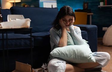 ilustrasi seseorang menderita gangguan tidur atau insomnia.