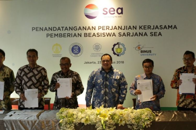 Penandatanganan kerjasama beasiswa antara SEA dan perwakilan 5 universitas mitra (23/8/2018)
