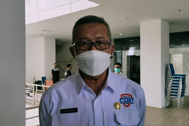 Sekretaris Daerah Kota Cirebon Agus Mulyadi memberikan keterangan kepada Kompas.com di Kantor Pemkot Cirebon, Rabu (3/11/2021).