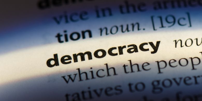 Jelaskan alasan indonesia menjadikan demokrasi sebagai sistem politik