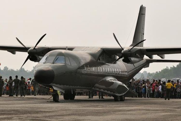 Pesawat CN-235 produksi PT Dirgantara Indonesia.