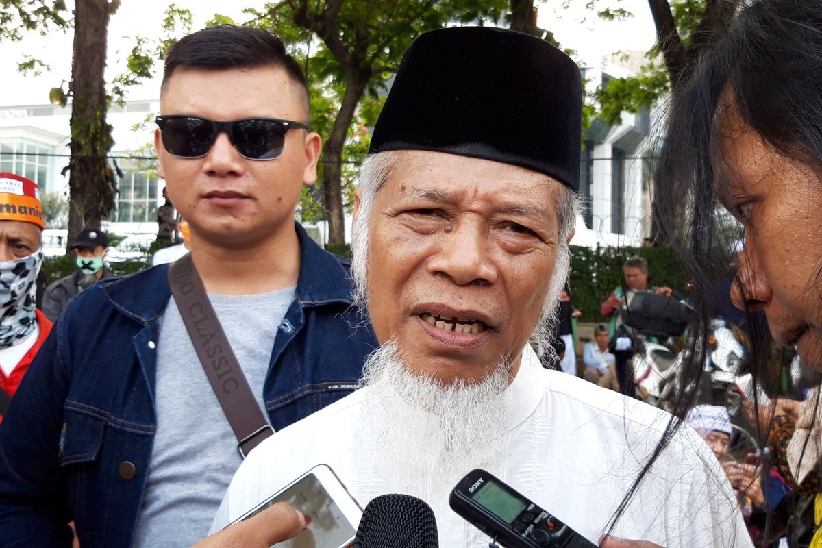 Mantan Penasehat KPK Abdullah Hehamahua sesuai aksi massa di Patung Kuda, Jakarta Pusat, Selasa (18/6/2019)