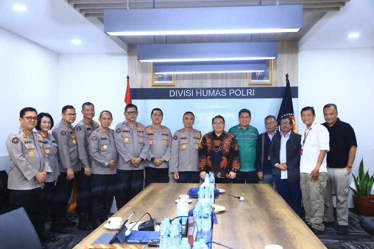Kepala Divisi (Kadiv) Humas Polri Irjen Pol Sandi Nugroho menerima audiensi Serikat Media Siber Indonesia (SMSI) pada Rabu (25/10/2023) kemarin.