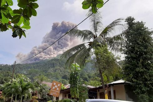 57 Warga dari Tiga Desa Diungsikan akibat Erupsi Gunung Karangetang