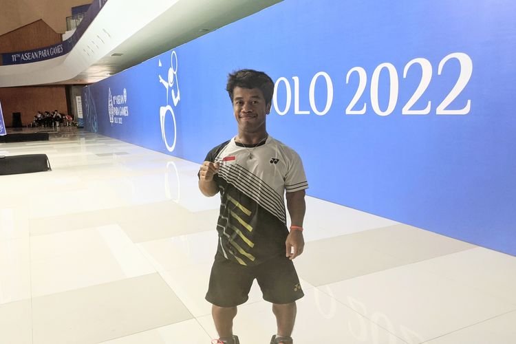 Atlet para-bulu tangkis Indonesia, Dimas Tri Aji, yang tampil pada ASEAN Para Games 2022. Dimas berhasil meraih satu medali perak dan perunggu dari ajang ASEAN Para Games 2022 yang digelar di Solo, 30 Juli hingga 6 Agustus 2022.