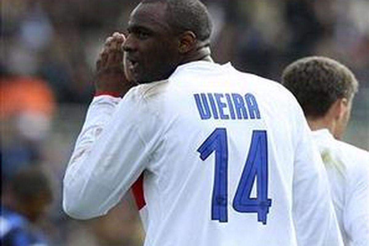 Gelandang Inter Milan, Patrick Vieira mengajak Frank Lampard bergabung dengan Inter demi meraih trofi Liga Champions.