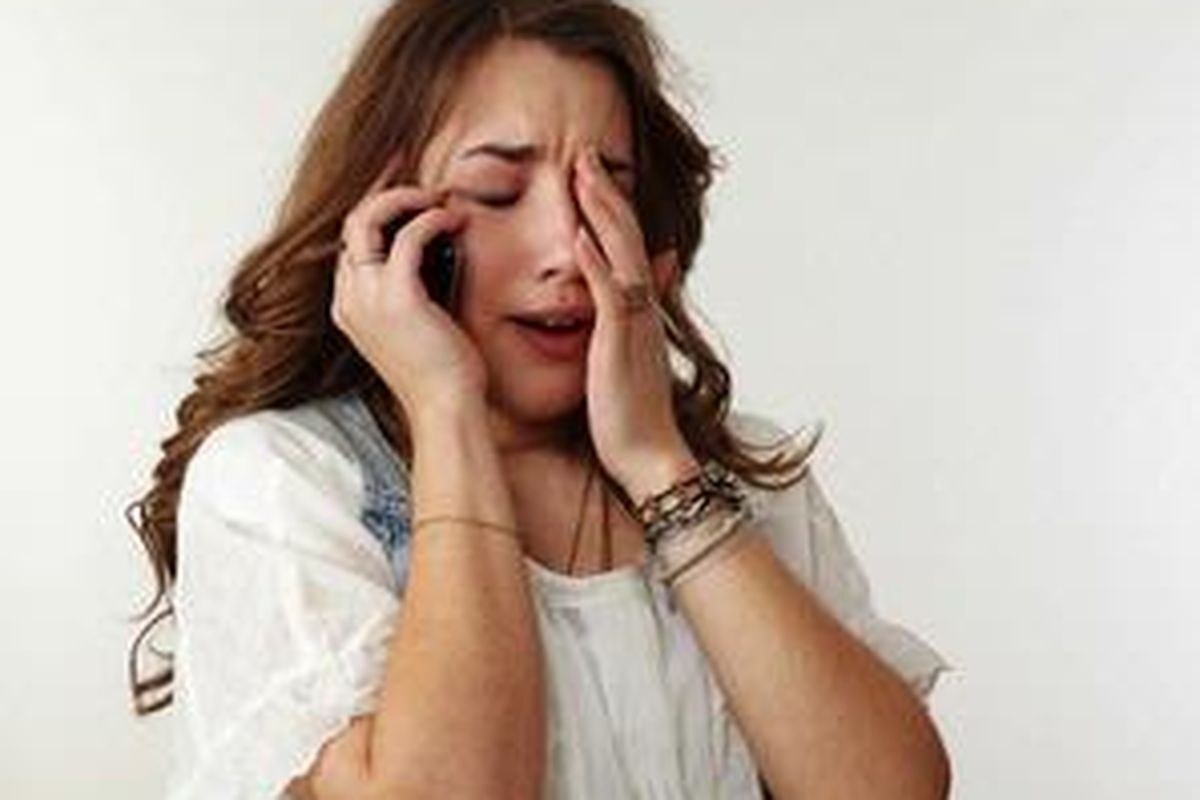 Fase pertama patah hati adalah tahap paling sulit dalam putus cinta. Anda merasa rasa sakit itu tidak akan pernah berakhir.