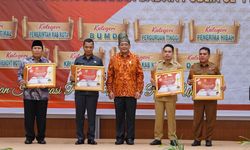 Diskominfo Riau Raih Penghargaan Penggerak Keterbukaan Informasi Publik dari Komisi Informasi Riau