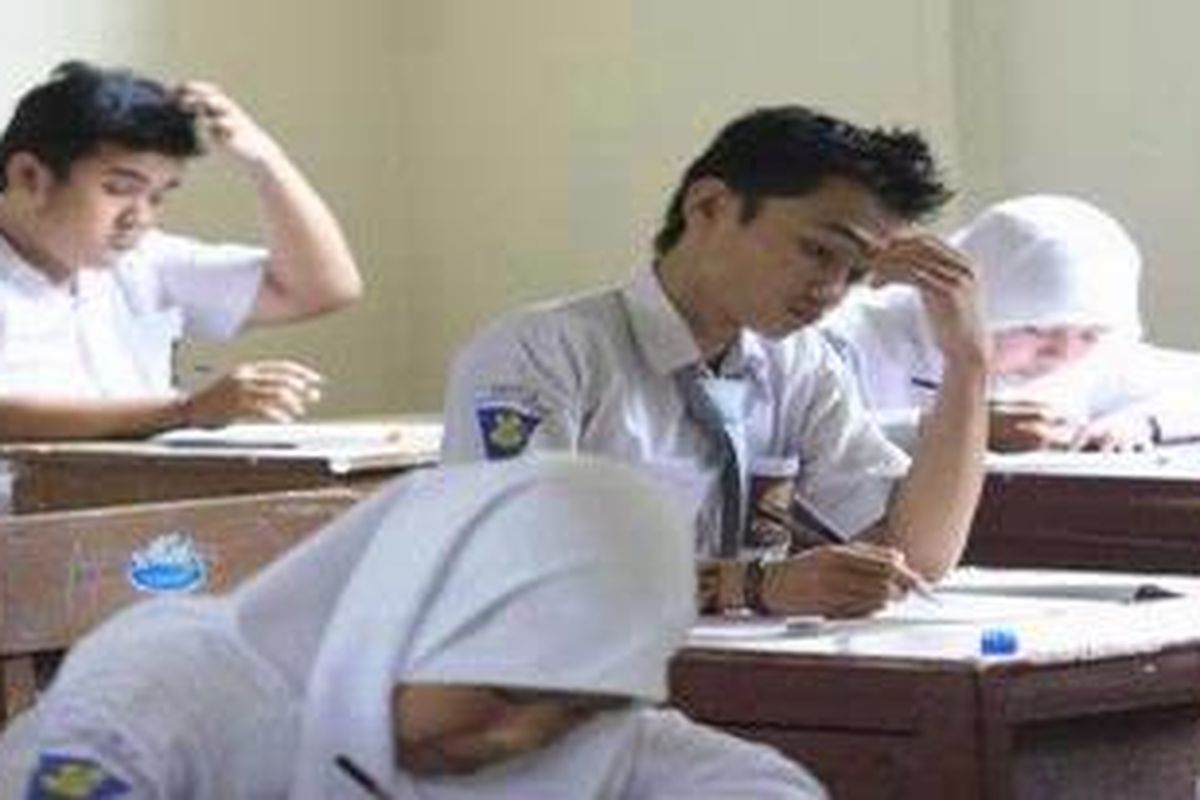 Ilustrasi: Beban siswa SMK akan menjadi lebih berat dibandingkan siswa SMA karena harus menyelesaikan lima mata ujian UN utama yakni mata pelajaran Bahasa Indonesia, Bahasa Inggris, Matematika, Teori Kejuruan, serta Praktik Kejuruan.