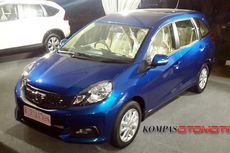 Blue Bird Adu Avanza dan Mobilio Jadi Taksi