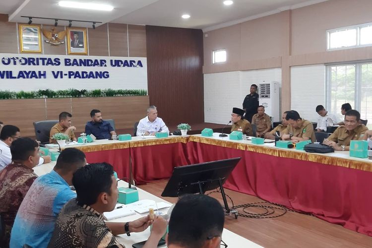 Sempat Berhenti karena Anggaran, 165 Petugas Jaga Pelintasan Kereta di Sumbar Kembali Bertugas