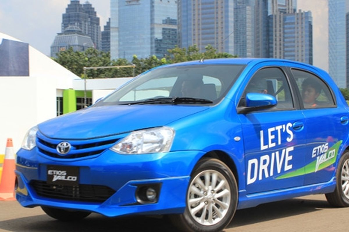 Tes Etios Valco di Parkir Timur, Senayan