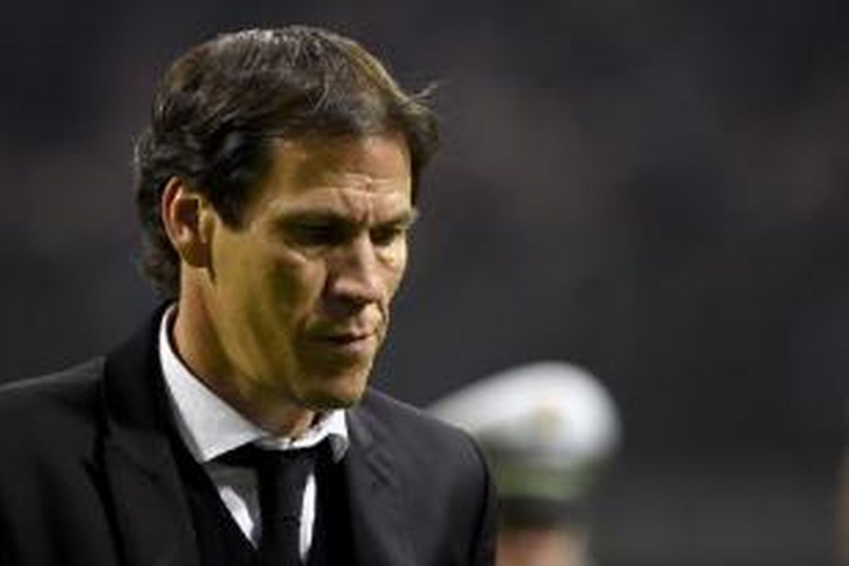 Salah satu ekspresi pelatih AS Roma, Rudi Garcia, pada laga lanjutan Serie A kontra Inter Milan di Stadion Giuseppe Meazza, Sabtu (31/10/2015).